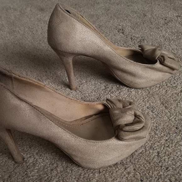 Fioni Tan Heels Open Toe Pumps Size 6.5W - Picture 4 of 7